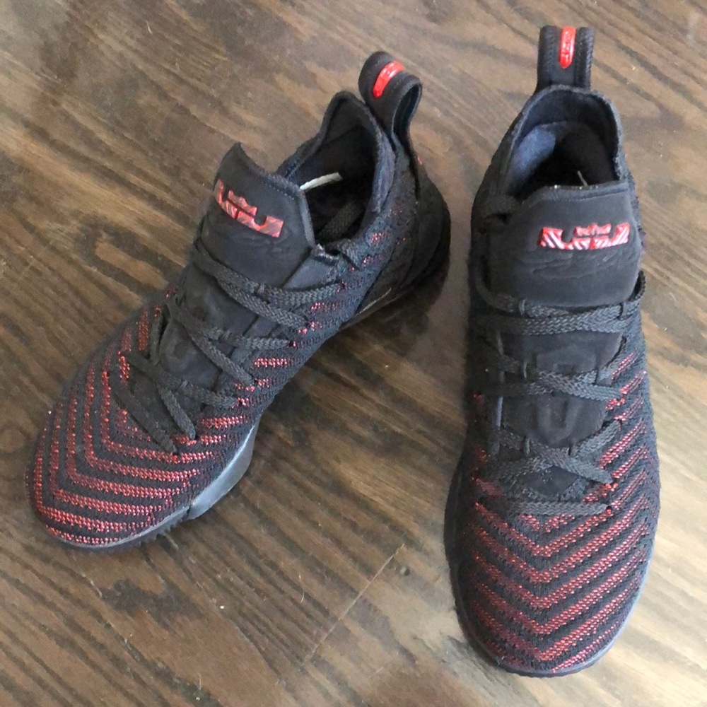 NIKE LEBRON XVI 16 FRESH BRED BLACK-UNIVERSITY RED